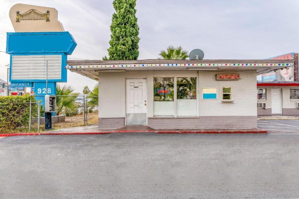 Oyo Gateway Motel Las Vegas North Strip/Fremont St. Area Exterior foto